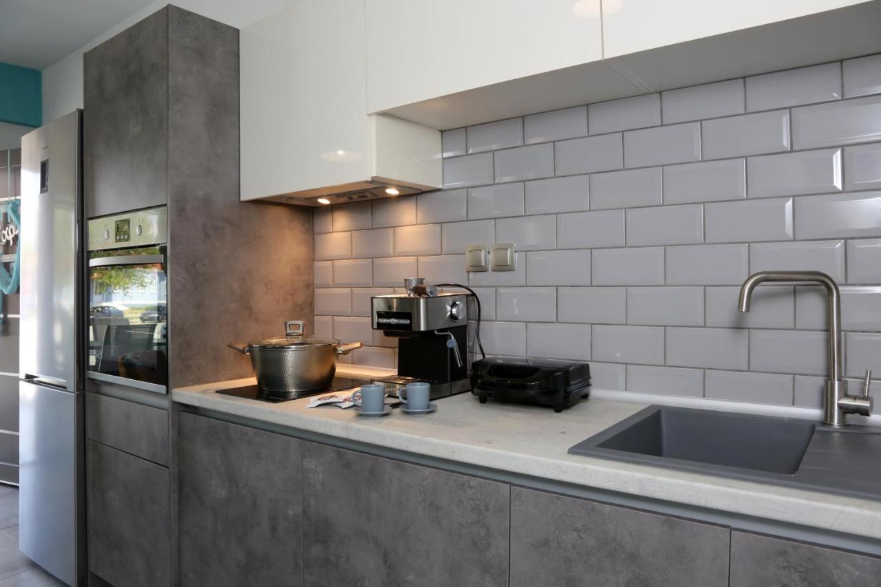 Street 90 Luxury Apartment 케라모티 외부 사진